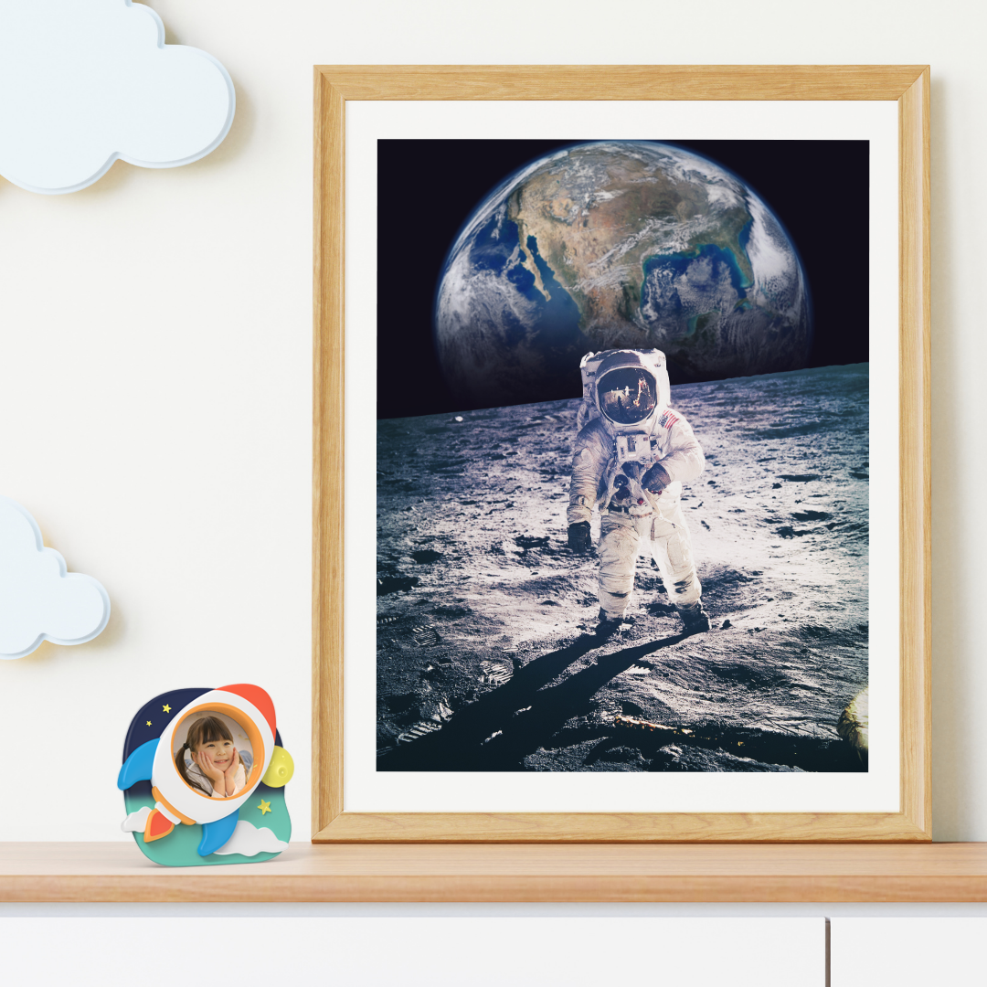 A unique rocket ship design photo frame, ideal for preserving your space-themed memories and exploring the universe.